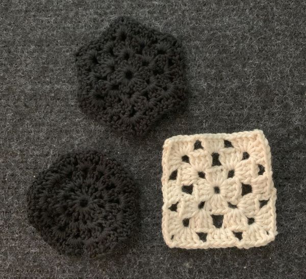 かぎ針編みの練習で編んだもの(3種のモチーフ)
