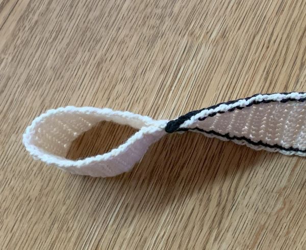 犬用マフラーをかぎ針編み(白・コットン)端を輪にする