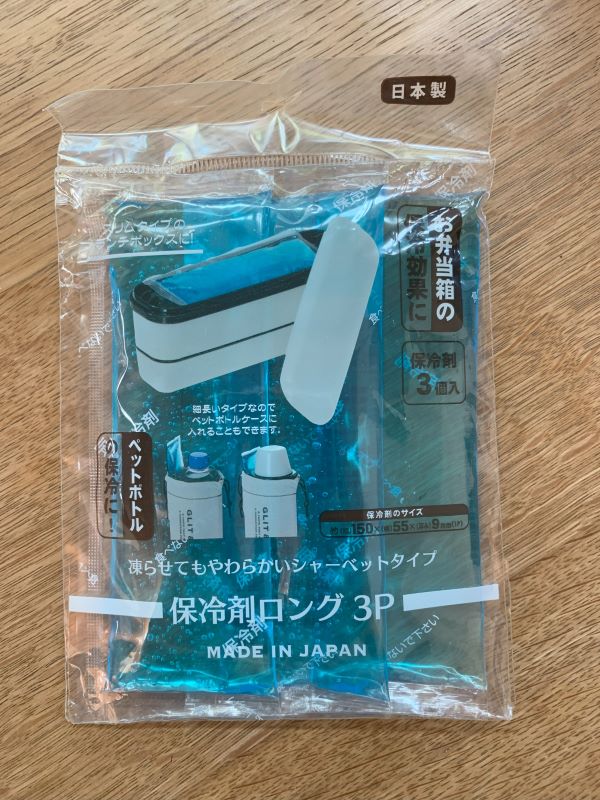 犬用クールバンダナに入れた保冷剤