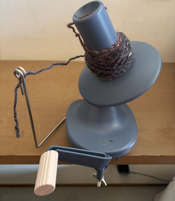 玉巻器のハンドルを回していく