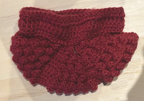 ポップコーン編みの犬用プリーツスカート